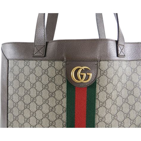 purse with gg symbol